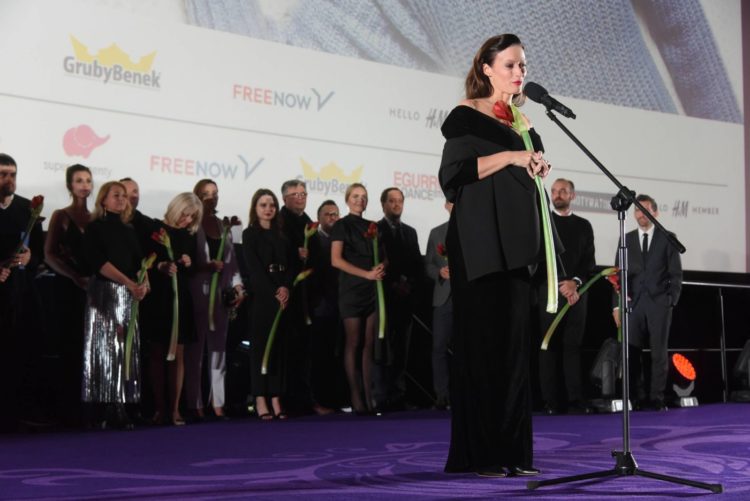 Tłum gwiazd, mnóstwo wzruszeń i świąteczna atmosfera na uroczystej premierze filmu „1800 gramów” Nowa produkcja TVN wzruszy w kinach już 15 listopada