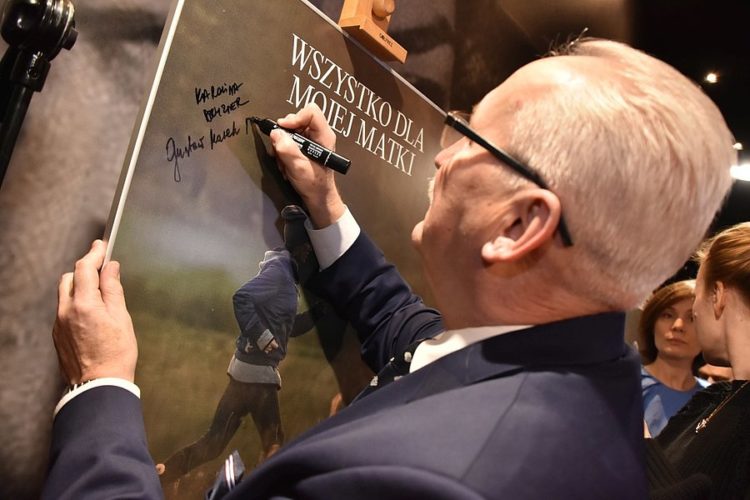 "WSZYSTKO DLA MOJEJ MATKI" – Prapremiera w Olsztynie