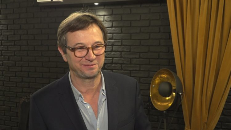 Piotr Cyrwus: Jako student szkoły teatralnej nie chciałem śpiewać. Teraz moja żona śmieje się, że na każde zdanie mam piosenkę