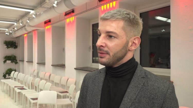 Leszek Stanek: Nosiłem kiedyś rudego lisa mojej babci. Byłem wtedy zupełnie nieświadomy cierpienia tego zwierzęcia (wideo)