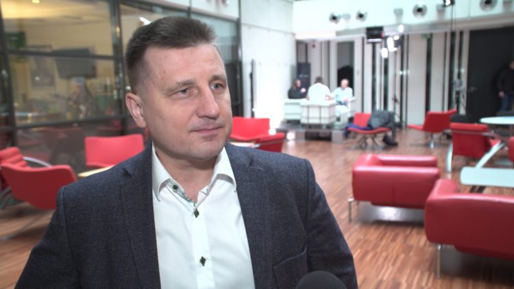 Najnowsze technologie wkraczają do telewizji. Standardem staje się rozdzielczość 4K, a nadawcy testują już 8K (wideo)