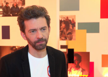 Piotr Głowacki: Podczas przygotowań do roli w serialu „Nieobecni” poznałem w sieci wiele osób z zespołem Aspergera. To oni pomogli mi wykreować mojego bohatera (wideo)