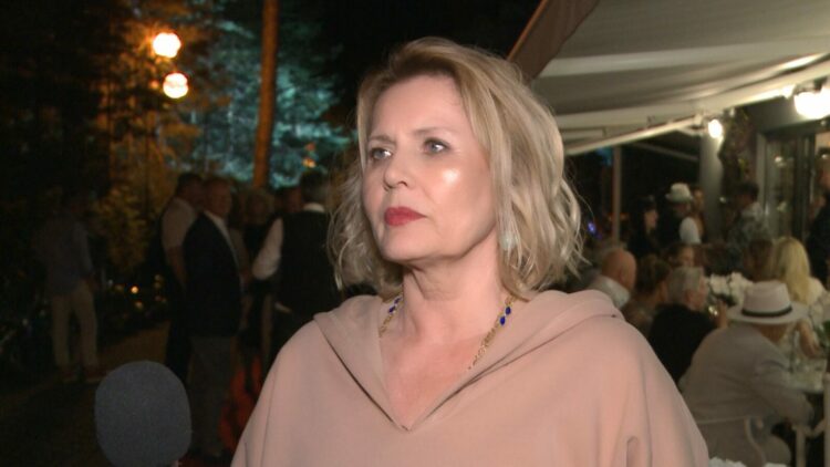 Grażyna Szapołowska: Jak człowiek jest młody, to przyjaźni się bezinteresownie. Z wiekiem i doświadczeniem zaczyna się przyjaźnić w celu osiągnięcia pewnych korzyści