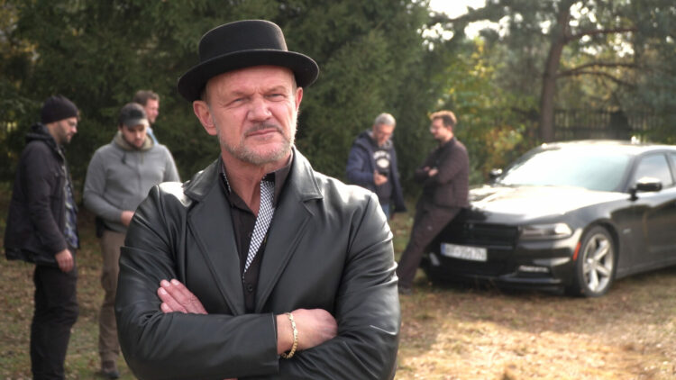 Cezary Pazura: „Nie cudzołóż i nie kradnij” to film gangsterski z bardzo mocnymi scenami. Ten film ma w sobie moc przesłań, bije widzów po oczach i świadomości