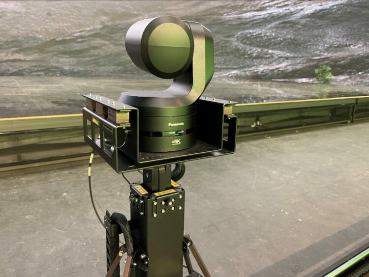 Kamera PTZ Panasonic na ruchomym wózku zwiększa elastyczność produkcji na żywo w studiu programu śniadaniowego serbskiej telewizji PINK.