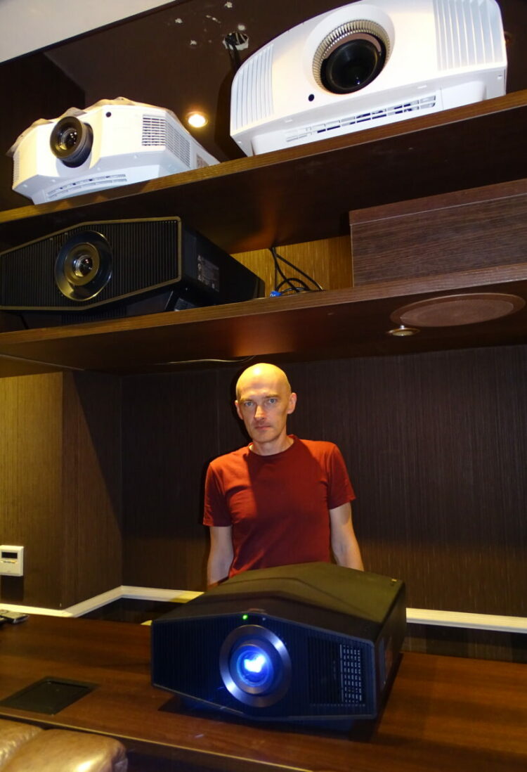 Projektor – Sony VPL-XW7000ES