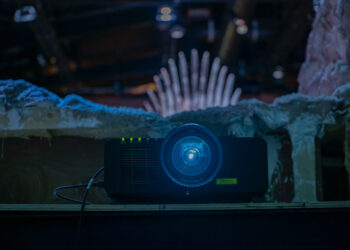 Projektory panasonic ożywiają wystawę o kultowym serialu “GRA O TRON”