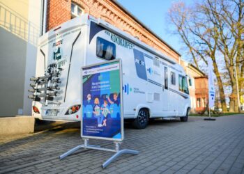 Żyj filmowo, płać bezgotówkowo. Bezgotówkowe Kino Objazdowe ponownie w trasie